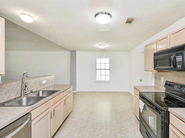 16134 Coleburn Dr — Photo 16