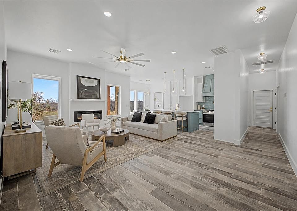 1st image of 2437 Canyon Cir