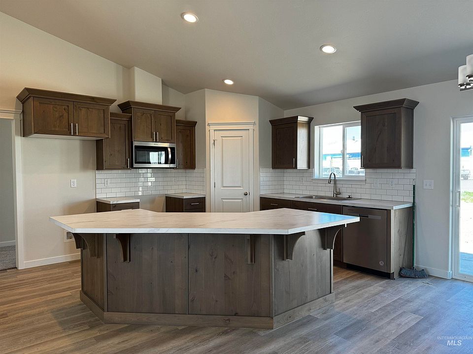 2nd image of 2608 Glacier Way