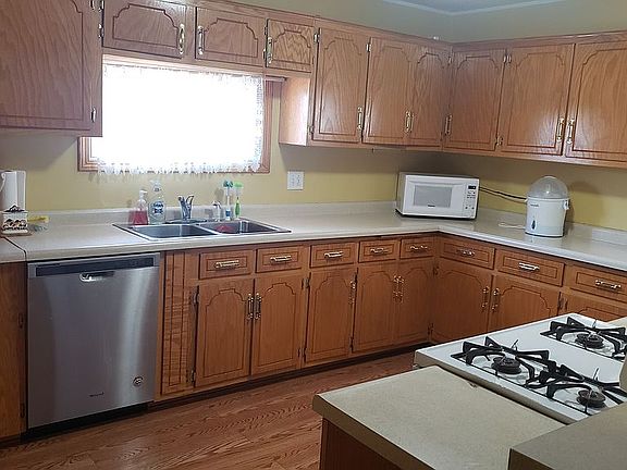 4th image of 7821 Lockwood Ave