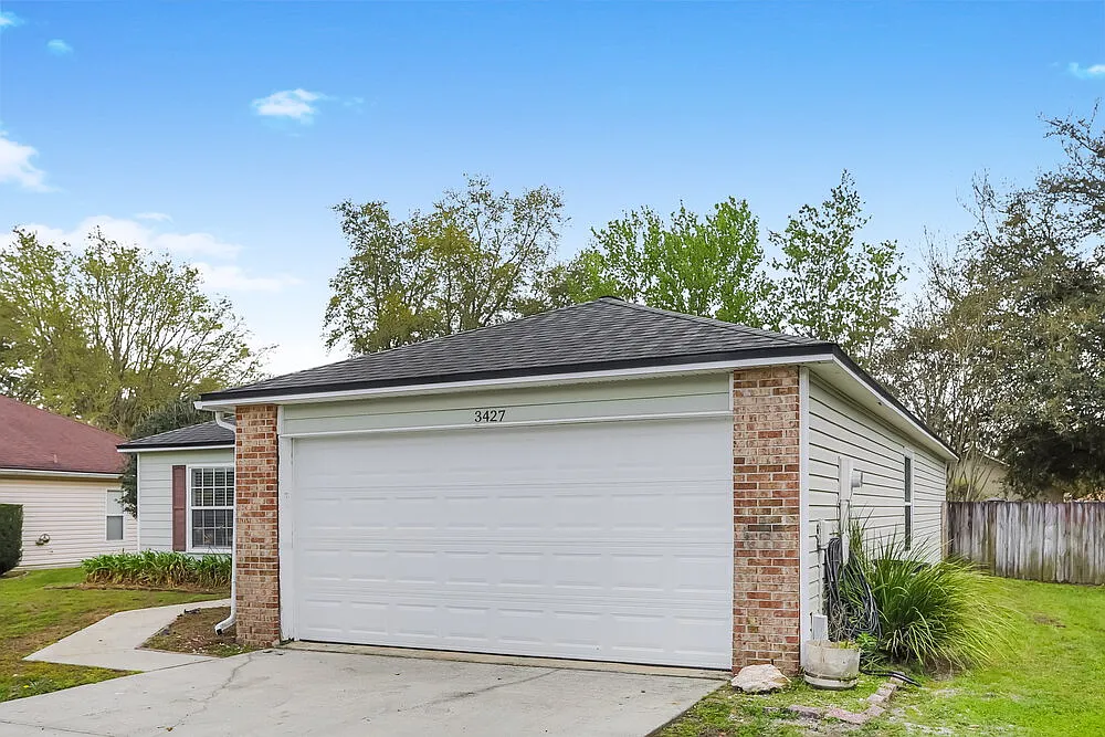 3 bed, 2.0 bath, 1460 sqft, $1,900 — Photo 4