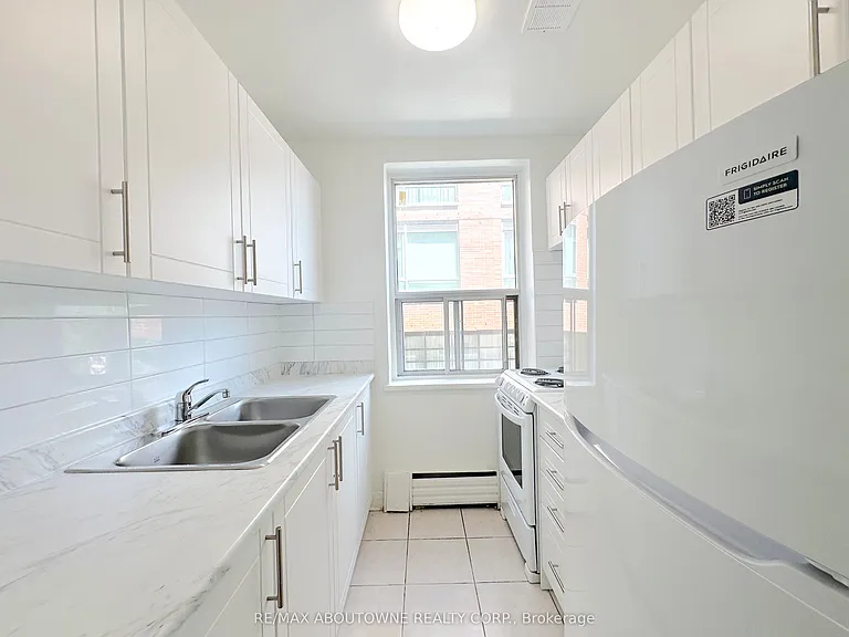 276 Saint Clair Ave W #104 — Photo 5
