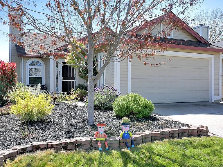 649 Springfield Cir — Photo 3