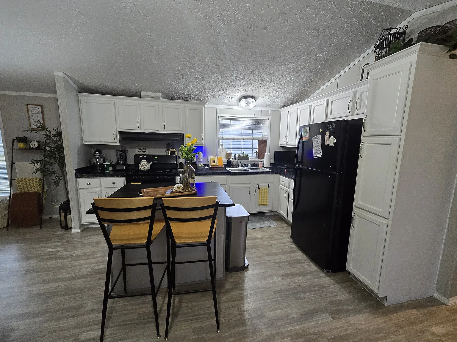 3 bed, 1064 sqft, $1,500 — Photo 3