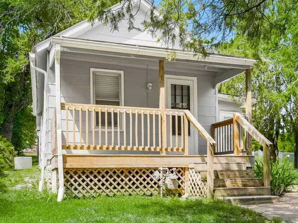 928 Dakota St, Leavenworth, KS 66048