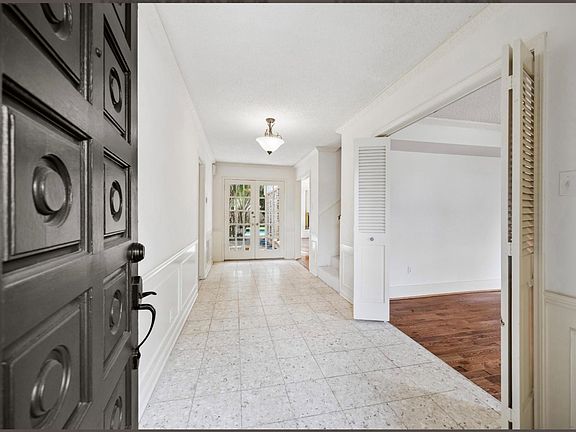 4th image of 10835 Cranbrook Rd