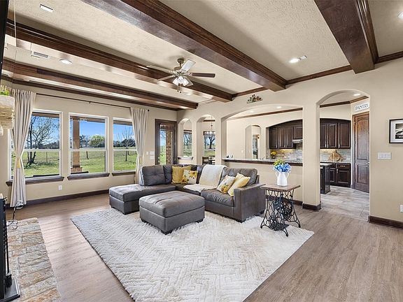 5th image of 1813 Cemetery Rd