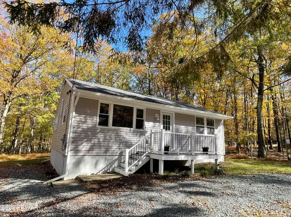 211 Lower Lakeview Dr, Hawley, PA 18428