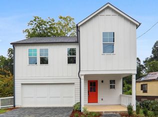 909 Hollywood Rd NW, Atlanta, GA 30318