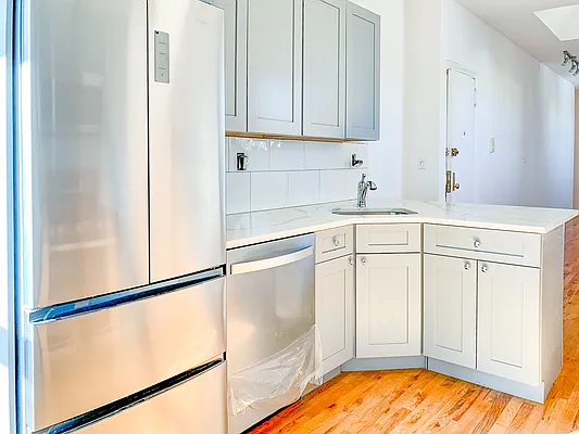 Rented by MySpaceNYC | media 17