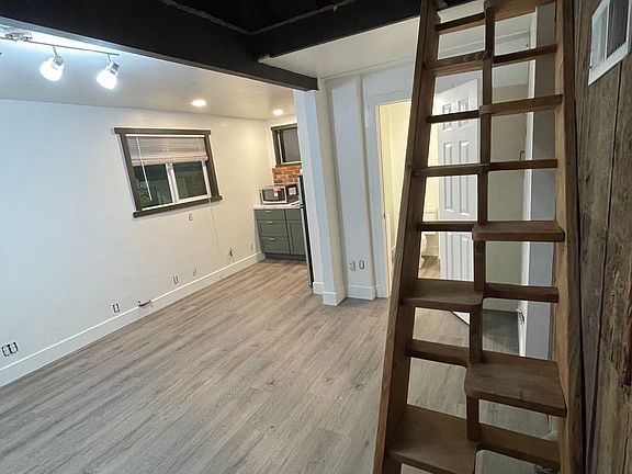 4th image of 202 Snowcrest Ave #B