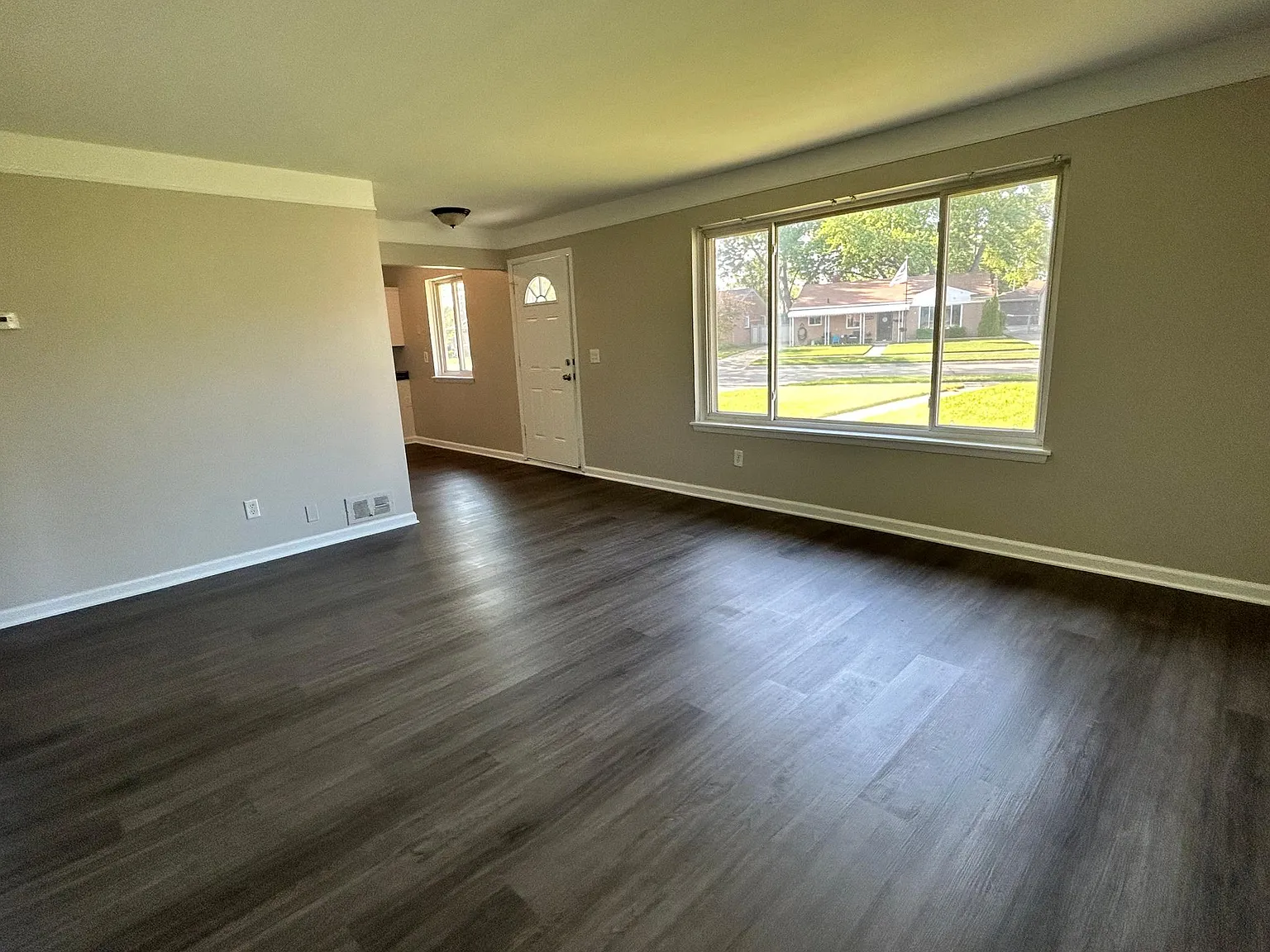 30721 Gladys Avenue — Photo 4