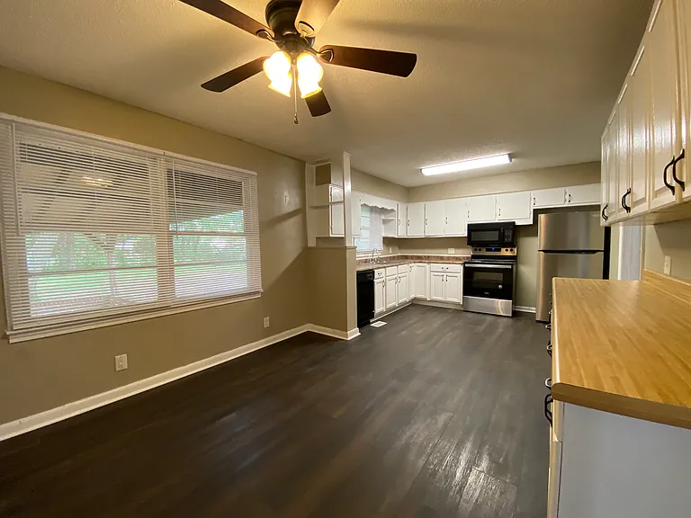 2919 Spring Ave SW — Photo 5