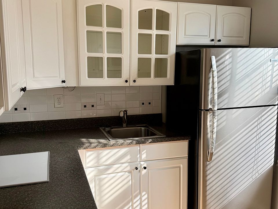 1st image of 1044 Academy Ave Unit 1