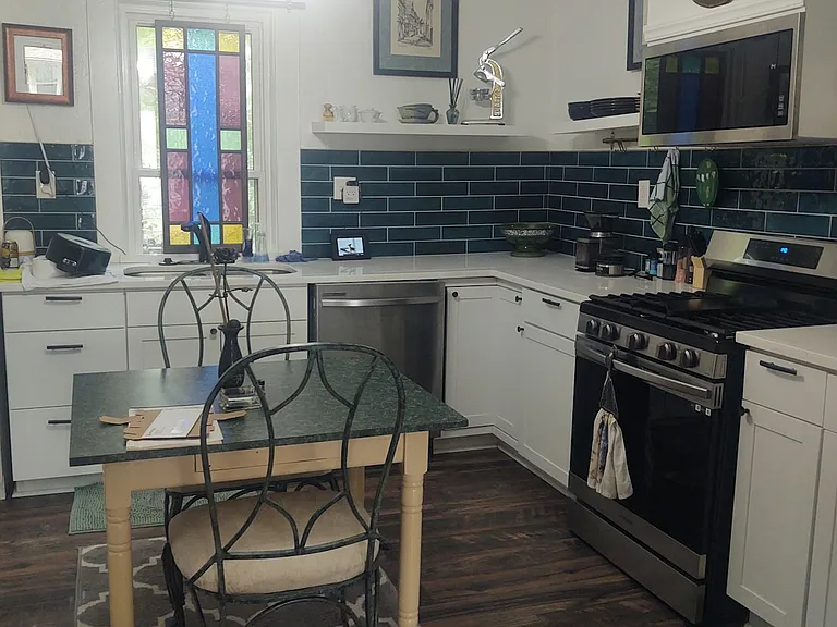 208 Linwood Ave — Photo 6