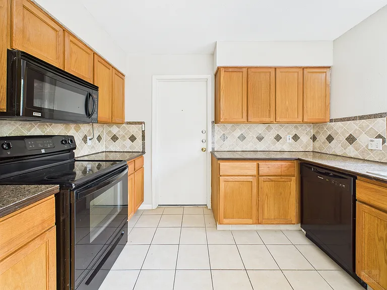 9520 Quail Village Ln — Photo 23