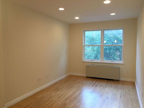 4th image of 276 Saint James Pl #3