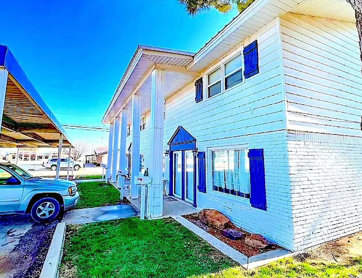 Littlefield Townhomes - $499 total to move into a 2-bedroom, 1.5-bath townhome. Limited-time offer. — Photo 1