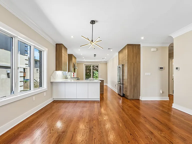 211 Warwick Ave #1 — Photo 12