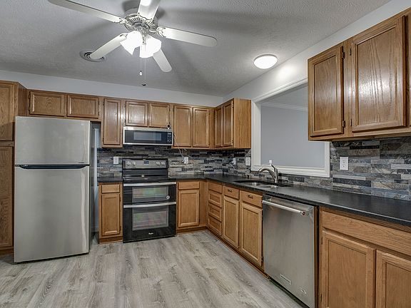 3rd image of 103 Pinewood Dr #1
