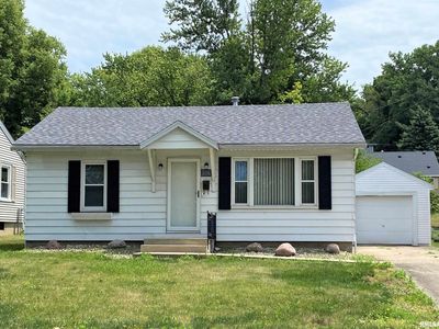 710 E Shore Dr, Pekin, IL, 61554