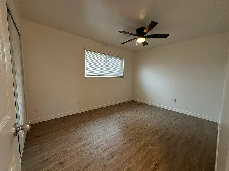 583 Johnston St — Photo 5