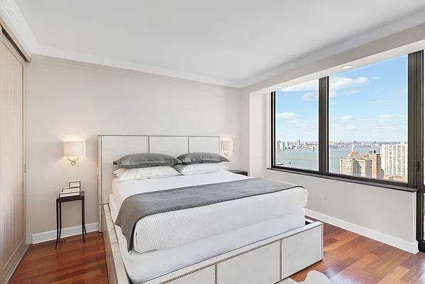 Sold by Compass | media 10