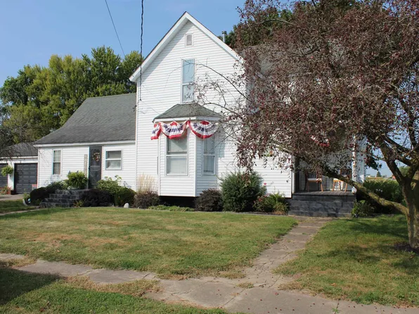 102 S 22nd St, Chalmers, IN 47929