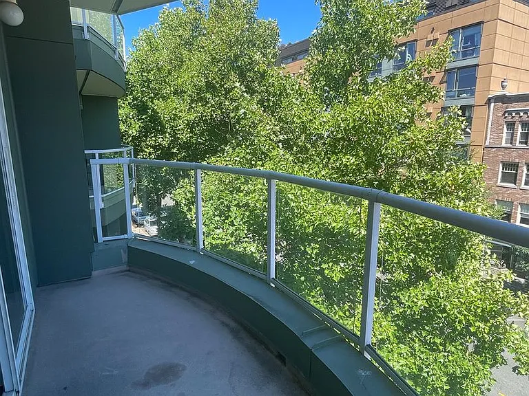 Cohanim Plaza on The University Ave! — Photo 51