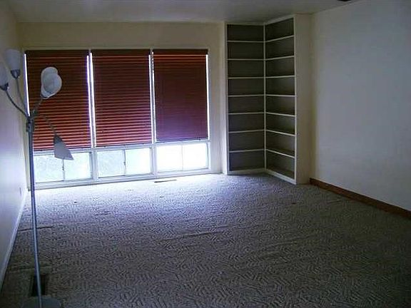 3rd image of 1113 School St