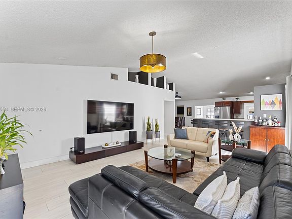 5th image of 2915 NW 95th Ave