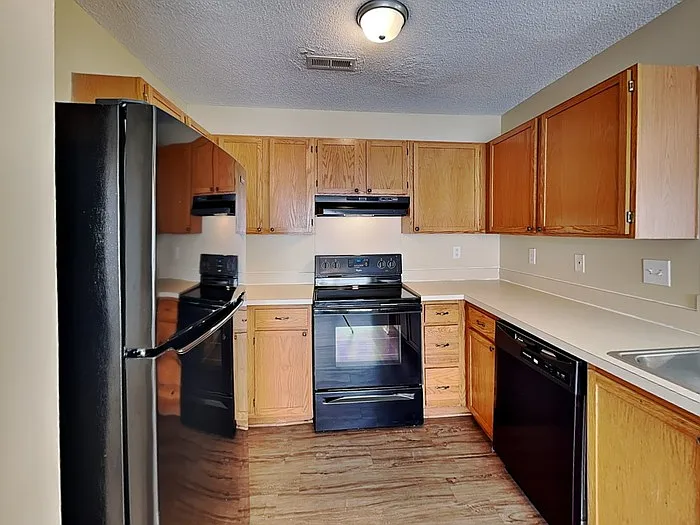 3059 Champion Ln SW — Photo 4
