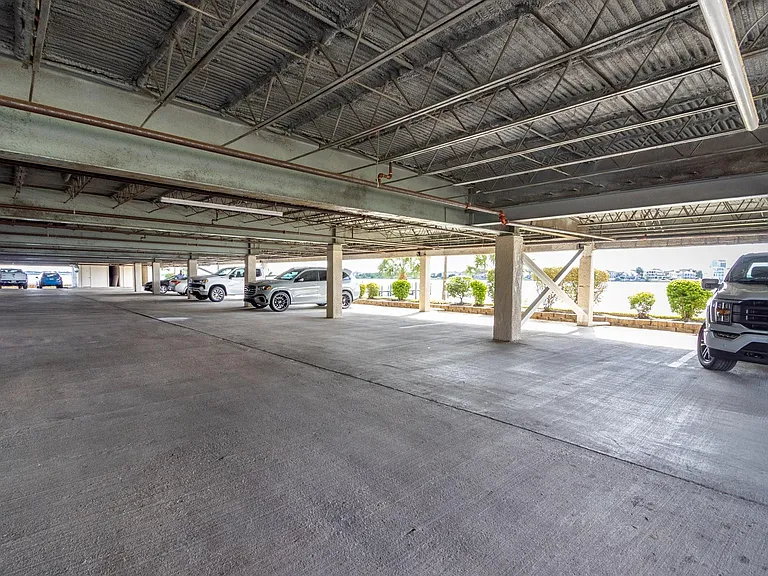401 Lakeside Ln #111 — Photo 43