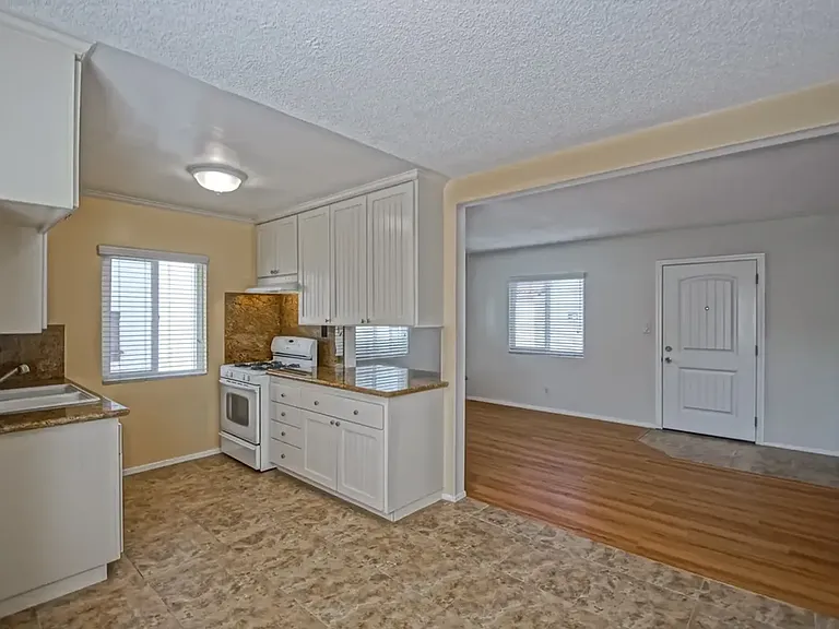 1815 Clark Ln — Photo 13