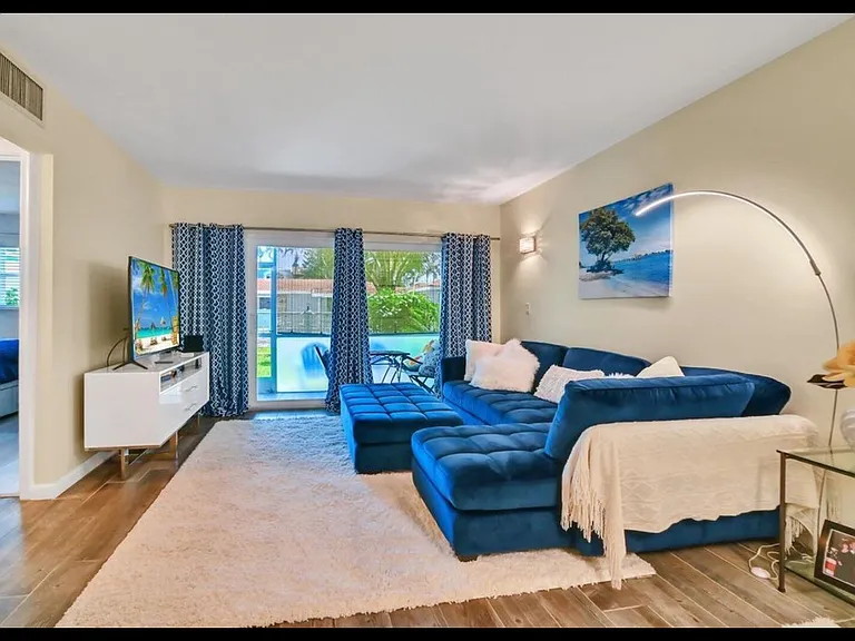 1432 S Lakeside Dr #2 — Photo 3