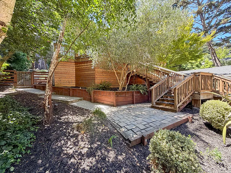 7352 Saroni Dr — Photo 17