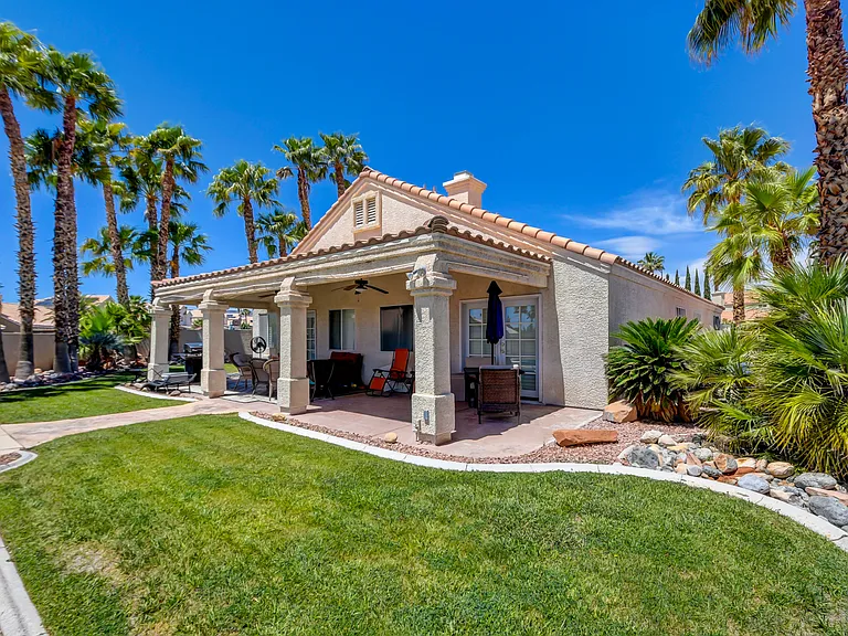 7365 Tamarind Ave — Photo 27