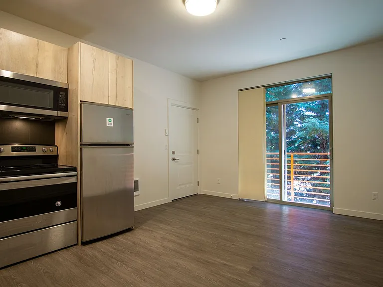 1616 SE Insley St #10 — Photo 3