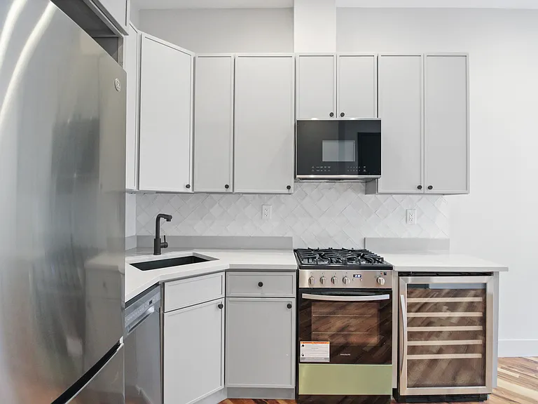375 Hancock St #2 — Photo 5