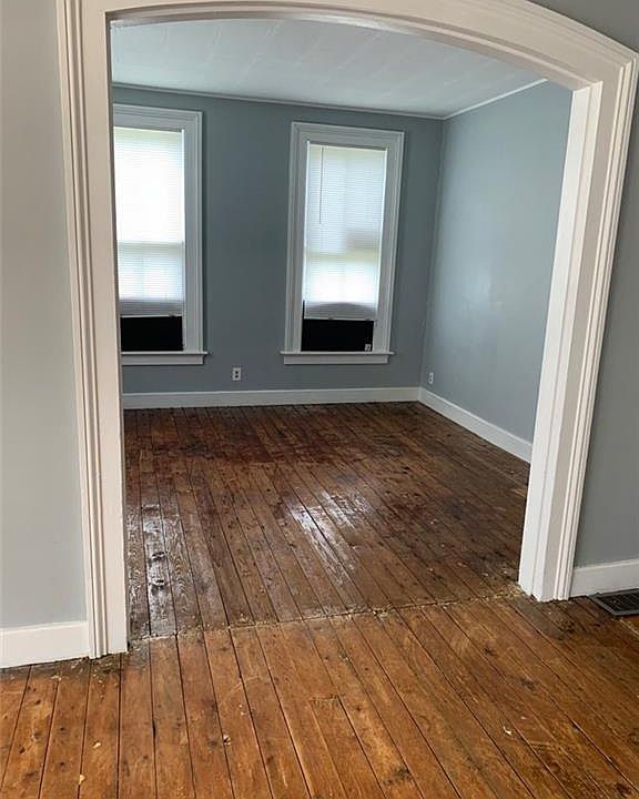 2nd image of 14 Queen St