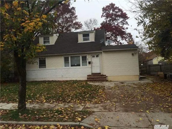 209 Beechwood Ave, Roosevelt, NY 11575