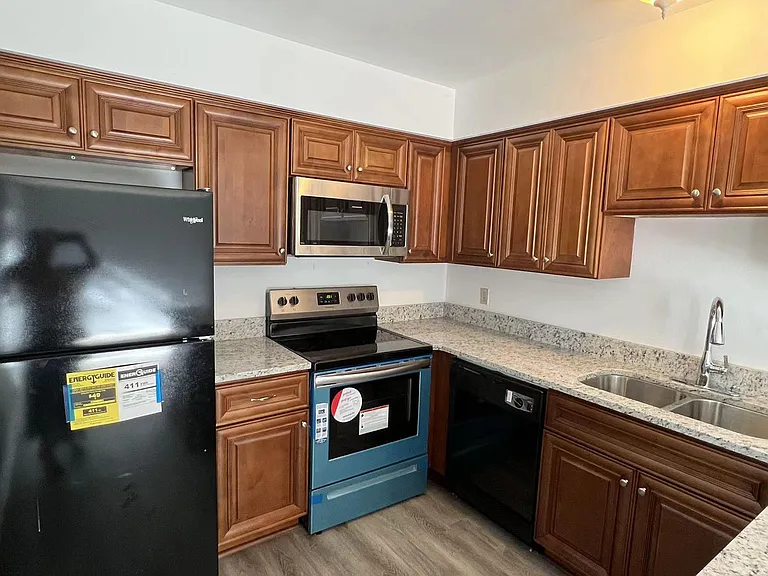 4407 Bennett Ln — Photo 6