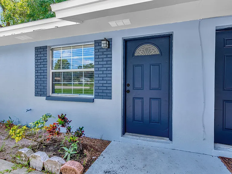 1352 Tioga Ave — Photo 1