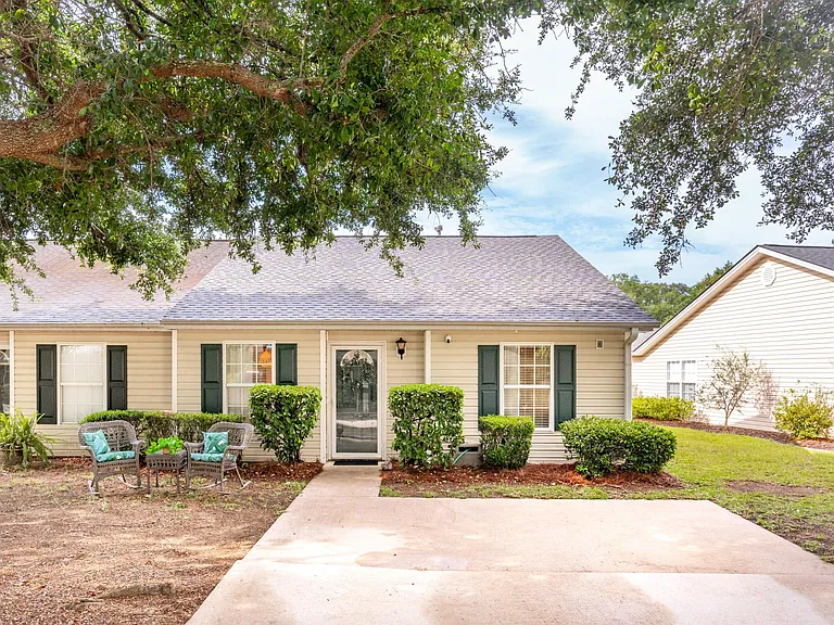 1477 Amanda Park Ln — Photo 1