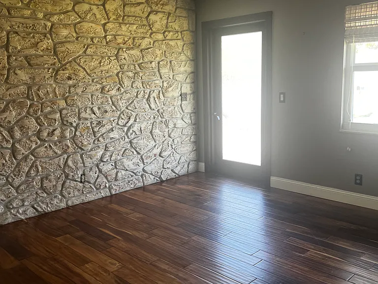 996 Mohican Blvd — Photo 8