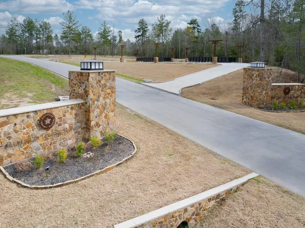 10698 Ruger Rd, Willis, TX 77378