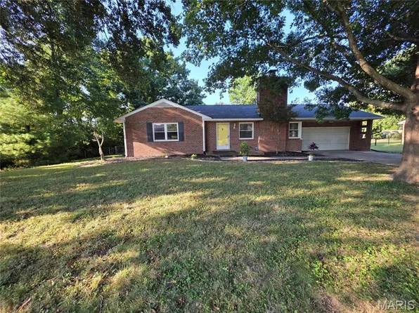 10012 Carolynne Dr, Saint Louis, MO 63128