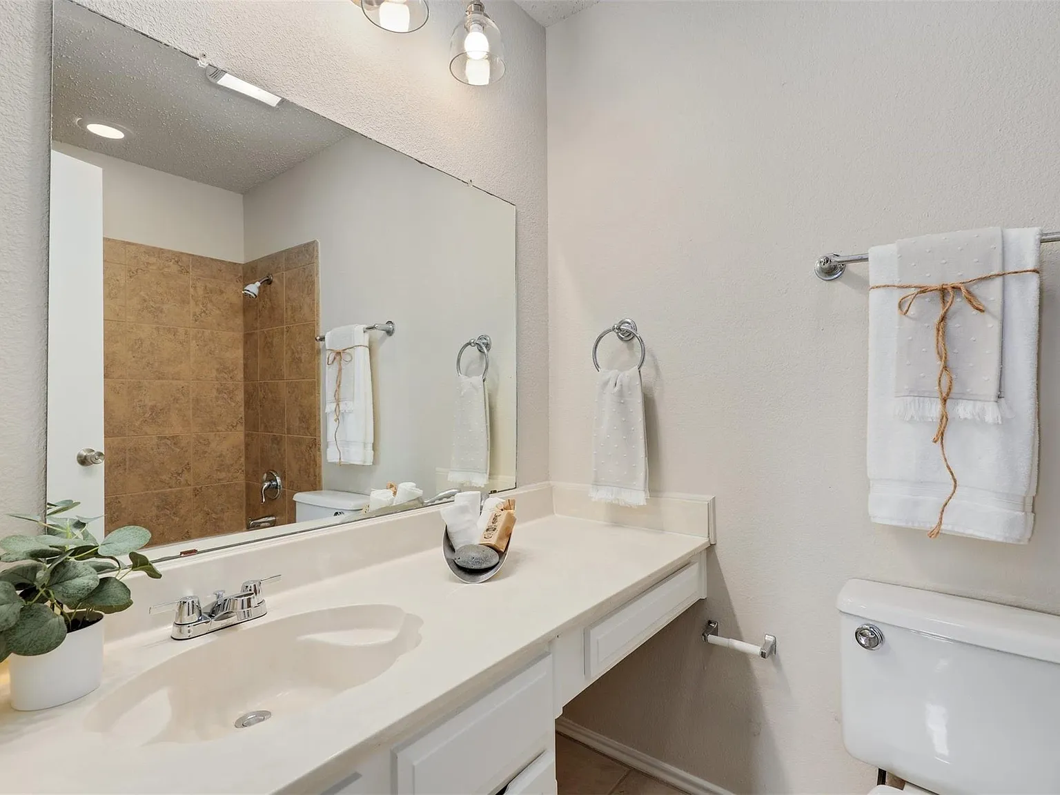 3 bed, 1515 sqft, $2,175 — Photo 3
