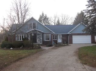 1233 N Pine Rd, Essexville, MI