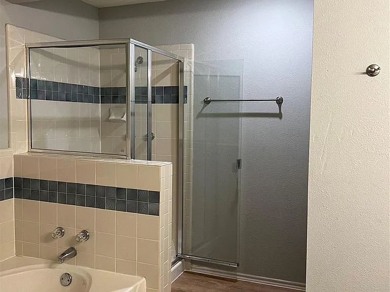 829 Ash Grove Ln — Photo 14